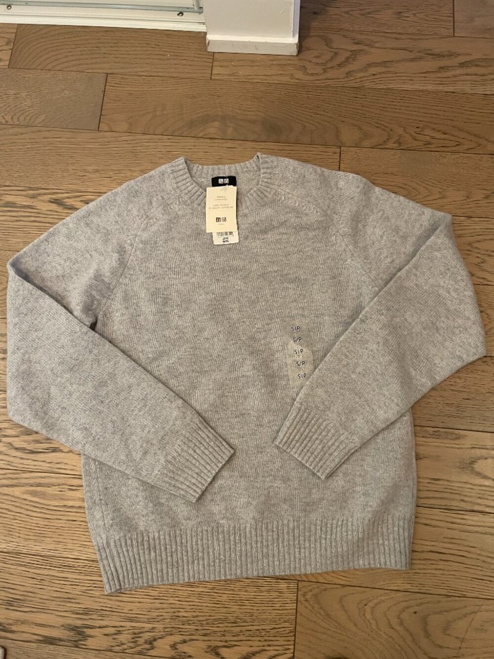 UNiQLO Never worn Men's Size S Light Grey Premium Lambswool Sweater